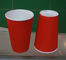 Le tazze di carta del PE dell'ondulazione rossa della carta patinata hanno isolato le tazze di caffè con i coperchi 500ml fornitore